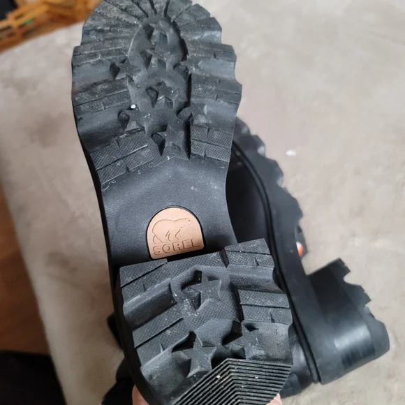 SOREL Joan Now Chelsea Boot Black Pull On Lug Sole - Picture 7 of 10